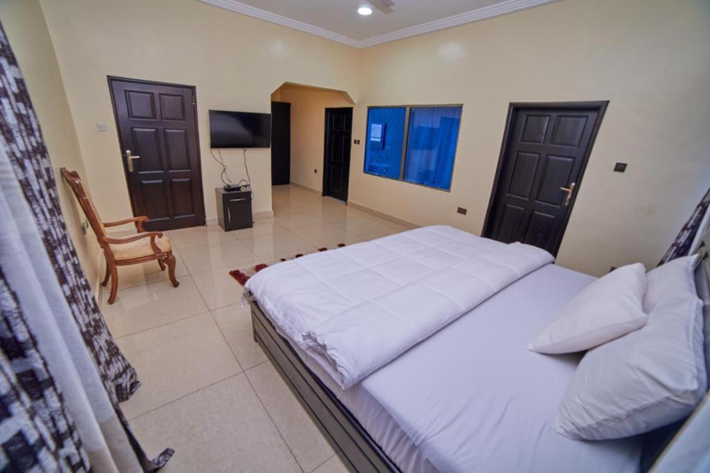 Afranasa Inn Tema Exterior foto